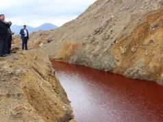 Kahramanmaraş Ekinözü ilçesi eski demir madeni ocağı göletinin kırmızı-bordo renge dönüşmesinin bilimsel açıklaması