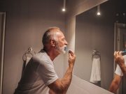 Alzheimer’ın reçetesi: Dişinizi fırçalayıp doğru yatağa!