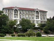 Üretim biçimi ve üniversite arasında nasıl bir ilişki vardır?