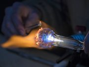 Cam materyaldeki atomların soğuma sırasındaki davranışı yeni teknolojilere kapı açıyor