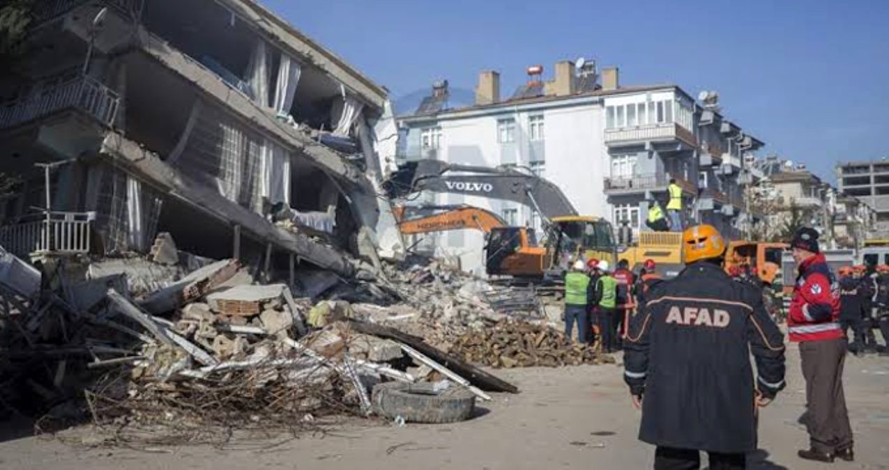 Deprem sırasında bazı binalar yıkılırken, bazıları neden ...